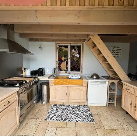 Gite 2chambres 2 Salles De Bain, Logement Entier En Rez De Jardin, Entree Privee Bed & Breakfast